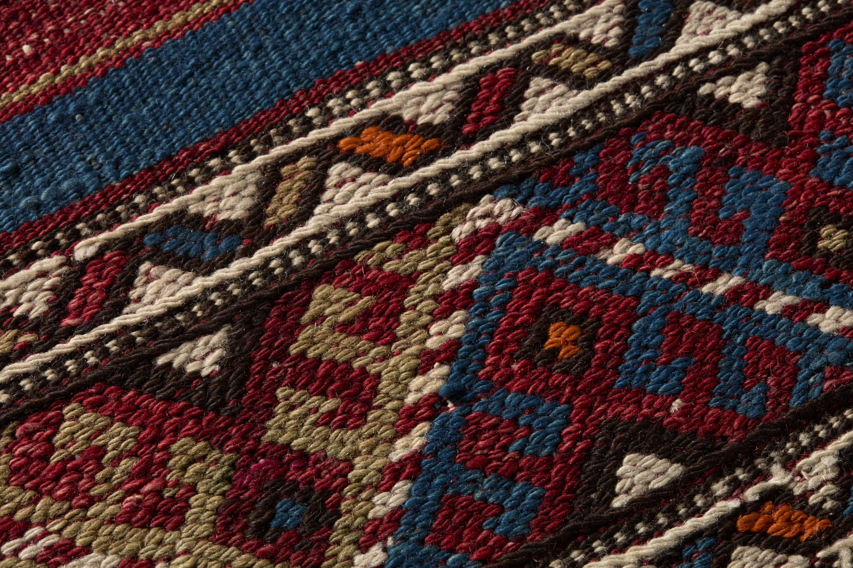 0408610009 VINTAGE RUG FRAGMENT - Image 3